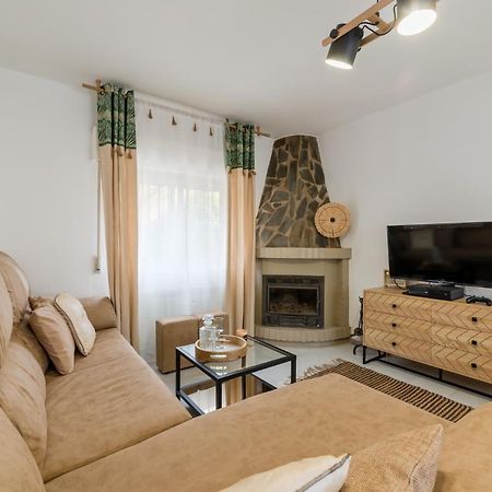 Chalet Con Piscina En Entorno Idilico La Zubia  Eksteriør billede